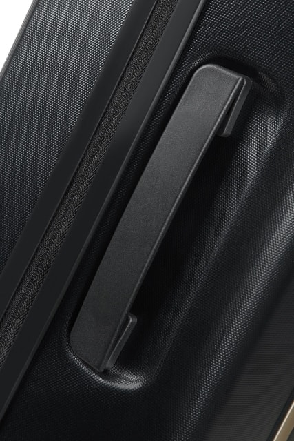 Pohodlnú manipuláciu obstará horné a bočné madlo. SAMSONITE, POHODLNÚ MANIPULÁCIU OBSTARÁ HORNÉ A BOČNÉ MADLO. - PRÍRUČNÁ BATOŽINA - CESTOVNÉ KUFRE A TAŠKY