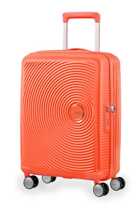 Tento oceňovaný rozšířitelný kabinový kufr z kolekce Soundbox se vyznačuje jedním z dosud nejvýraznějších designů. AMERICAN TOURISTER, TENTO OCEŇOVANÝ ROZŠÍŘITELNÝ KABINOVÝ KUFR Z KOLEKCE SOUNDBOX SE VYZNAČUJE JEDNÍM Z DOSUD NEJVÝRAZNĚJŠÍCH DESIGNŮ. - PŘÍRUČNÍ ZAVAZADLA - CESTOVNÍ KUFRY A TAŠKY
