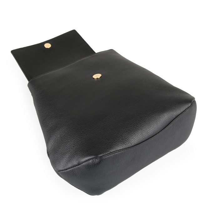 Hlavní kapsa je uzavíratelná magnetickým patentem. ELEGA BY DANA M, HLAVNÍ KAPSA JE UZAVÍRATELNÁ MAGNETICKÝM PATENTEM. - DÁMSKÉ BATOHY - BATOHY