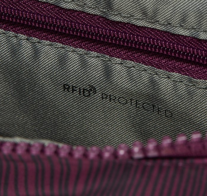 Součástí kabelky jsou také dvě vnější kapsy na zip a speciální materiál podporující funkci RFID pro ochranu vašich osobních údajů. HEDGREN, SOUČÁSTÍ KABELKY JSOU TAKÉ DVĚ VNĚJŠÍ KAPSY NA ZIP A SPECIÁLNÍ MATERIÁL PODPORUJÍCÍ FUNKCI RFID PRO OCHRANU VAŠICH OSOBNÍCH ÚDAJŮ. - KABELKY PŘES RAMENO - KABELKY