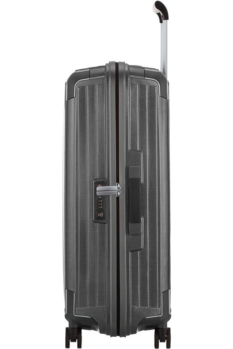 Samozřejmostí je kombinovaný TSA zámek pro bezpečné cestování po celém světě nebo zabudovaná jmenovka pod výsuvnou rukojetí. SAMSONITE, SAMOZŘEJMOSTÍ JE KOMBINOVANÝ TSA ZÁMEK PRO BEZPEČNÉ CESTOVÁNÍ PO CELÉM SVĚTĚ NEBO ZABUDOVANÁ JMENOVKA POD VÝSUVNOU RUKOJETÍ. - SKOŘEPINOVÉ KUFRY - CESTOVNÍ KUFRY A TAŠKY