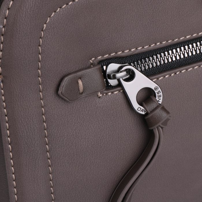Vyrobená je zo syntetickej kože. DAVID JONES PARIS, VYROBENÁ JE ZO SYNTETICKEJ KOŽE. - CROSSBODY KABELKY - KABELKY