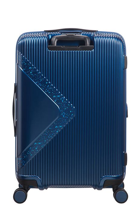 Na přední straně kufru se vyjímá logo značky American Tourister. AMERICAN TOURISTER, NA PŘEDNÍ STRANĚ KUFRU SE VYJÍMÁ LOGO ZNAČKY AMERICAN TOURISTER. - SKOŘEPINOVÉ KUFRY - CESTOVNÍ KUFRY A TAŠKY