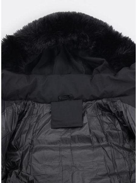 Dámská prošívaná bunda s černou kožešinou černá