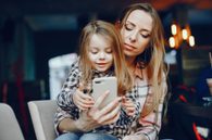 Děti a technika: Kdy je čas na první telefon?
