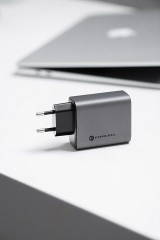 Cestovní nabíječka Forcell F-Energy s 2x USB C a USB A zásuvkami - 4A 65W s funkcí PD a Quick Charge 4.0