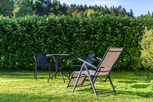Jak správně vybrat zahradní nábytek podle konkrétního umístění: Praktické tipy a rady
