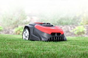 Jak správně zazimovat robotickou sekačku HECHT