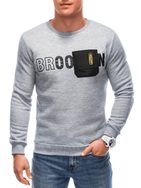 Brezčasen siv pulover z izrazitim napisom in žepom B1619