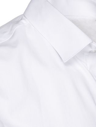 Modna enobarvna srajca s kratkimi rokavi v mentol barvi