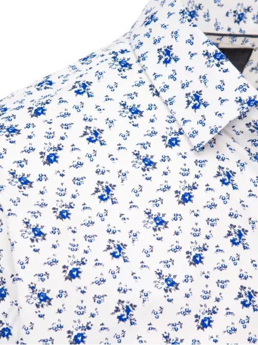 Bela srajca z modrim rožastim vzorcem