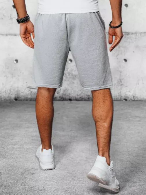 Udobne kratke hlače v svetlo sivi barvi
