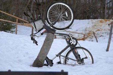 Čo s elektrobicyklom v zime? Tipy pre starostlivosť o batériu a elektrobicykel.