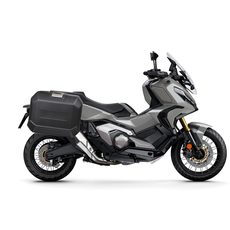 Kompletní sada bočních černých hliníkových kufrů SHAD TERRA BLACK 36L/36L, včetně montážní sady SHAD HONDA X-ADV 750