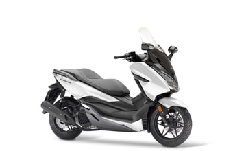 Honda Forza 125 pearl cool white matt cynos grey metallic Honda Forza 125 pearl cool white matt cynos grey metallic