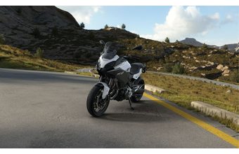 BMW F 900 XR - Light white