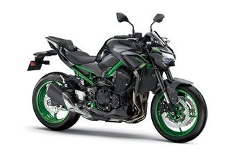 Kawasaki Z900 2023 šedá