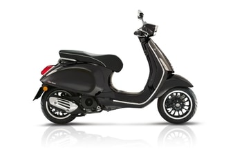 Vespa Sprint 125 iGET nero lucido Vespa Sprint 125 iGET nero lucido