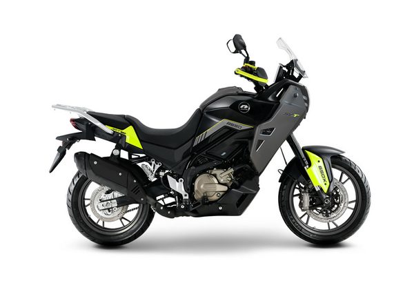 QJMOTOR SVT 650 ŠEDO - ŽLUTÁ