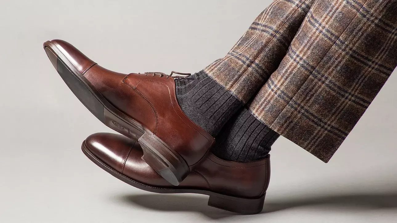 7 sfaturi cum să combinați pantalonii, șosetele și pantofii