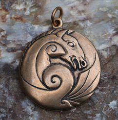 KELTSKÝ KŮŇ amulet bronz