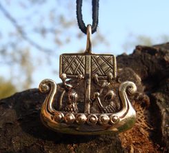 VIKINSKÁ LOĎ, Gotland, Švédsko, amulet, bronz