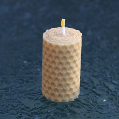 Stáčená svíčka z včelího vosku - malá