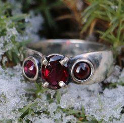 CITTADELLA, prsten, granát, stříbro 925