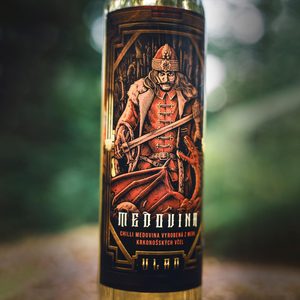 VLAD - MEDOVINA CHILLI 500 ML - MEDOVINA{% if kategorie.adresa_nazvy[0] != zbozi.kategorie.nazev %} - POTRAVINY A MEDOVINA{% endif %}