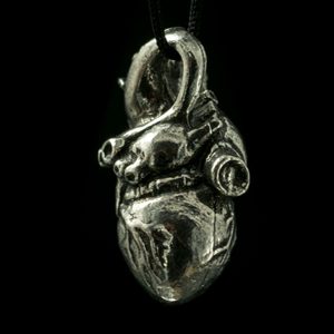 LIDSKÉ SRDCE, CÍNOVÝ AMULET - STŘEDOVĚK, OSTATNÍ PŘÍVĚŠKY{% if kategorie.adresa_nazvy[0] != zbozi.kategorie.nazev %} - ŠPERKY - BRONZ, ZINEK, BIŽUTERIE{% endif %}