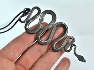 VIPERA, KOVANÝ HAD, AMULET - AMULETY ZVÍŘATA{% if kategorie.adresa_nazvy[0] != zbozi.kategorie.nazev %} - ŠPERKY - BRONZ, ZINEK, BIŽUTERIE{% endif %}