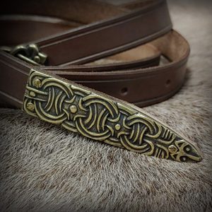 OPASEK VIKINGSKÝ - MOSAZNÁ POVRCHOVÁ ÚPRAVA - OPASKY{% if kategorie.adresa_nazvy[0] != zbozi.kategorie.nazev %} - KŮŽE BRAŠNÁŘSTVÍ, OPASKY{% endif %}