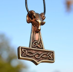 BERAN - MJOLNIR, THOROVO KLADIVO, BRONZ - VIKINGSKÉ AMULETY{% if kategorie.adresa_nazvy[0] != zbozi.kategorie.nazev %} - ŠPERKY - BRONZ, ZINEK, BIŽUTERIE{% endif %}