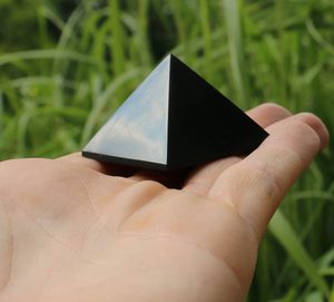 ŠUNGITOVÁ PYRAMIDA 4 X 4 CM - VÝROBKY Z NEROSTŮ, ŠPERKY{% if kategorie.adresa_nazvy[0] != zbozi.kategorie.nazev %} - VLTAVÍNY, FOSÍLIE, MINERÁLY{% endif %}