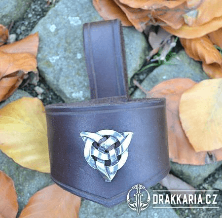 TRIQUETRA, KOŽENÝ DRŽÁK NA ROHY