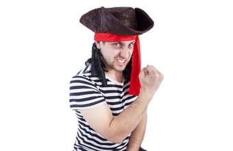 Klobouk pirát s vlasy dospělý