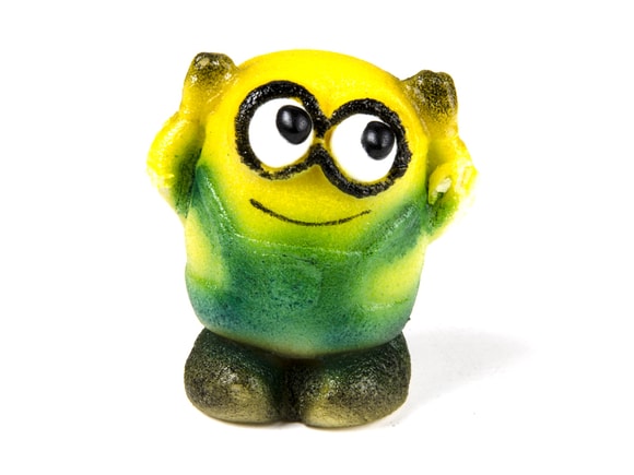 Žlutá postavička s brýlemi - marcipánová figurka na dort