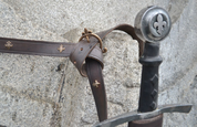 LEATHER SCABBARD FOR ONE HANDED SWORDS, FLEUR DE LIS - SCHWERTZUBEHÖR