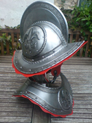 MORION HELMET WITH FLEUR DE LIS, DECORATED - ANDERE HELME