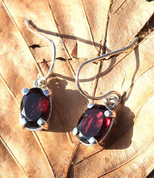 GARNET EARRINGS, FACETED GEMS, STERLING SILVER - OHRRINGE