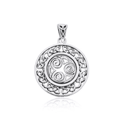 SILVER TRISKELLE IN CIRCLE, PENDANT - ANHÄNGER - SCHMUCK, SILBER