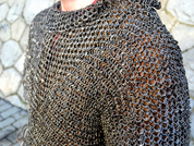 HAUBERT À MANCHES COURTES EN COTTE DE MAILLE RIVETÉE, TOUR DE TAILLE 130CM - COTTE DE MAILLE