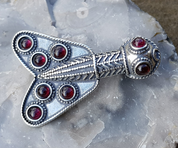 MEROVINGIAN SILVER AND GARNET CICADA BROOCH, 5TH CENTURY - BROOCHES AND BUCKLES