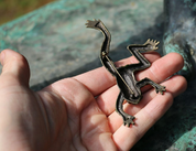 FROG, COSTUME BROOCH - COSTUME JEWELLERY