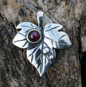 EFEU BLATT, SILBER ANHÄNGER ALMANDIN - ANHÄNGER - SCHMUCK, SILBER