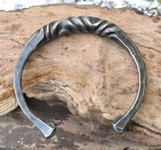 FORGED IRON BRACELET, TWISTED - GEHÄMMERTE PRODUKTE