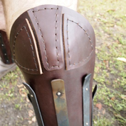 HEAVY LEATHER GREAVES REINFORCED WITH STEEL STRIPS, WITH KNEE PROTECTION, PRICE FOR THE PAIR - LEDERRÜSTUNG, HANDSCHUHE