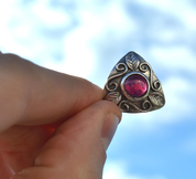 BOUDICCA, STERLING SILVER PENDANT WITH GARNET - PENDANTS