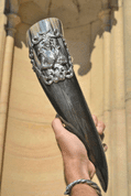 KNIGHT'S DRINKING HORN, MEDIEVAL STYLE - TRINKHÖRNER MIT ZINN