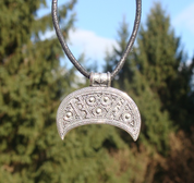 LUNULA, BIJOUX SLAVE S, IXÈME SIÈCLE, RÉPLIQUE EN ARGENT, TYPE 6 - PENDENTIFS